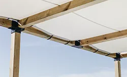 Bugna: la vela con occhielli per pergole